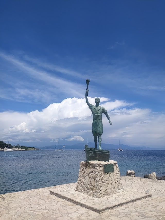 Aγαλμα του Ανεμογιάννη στο λιμάνι του Γάιου (Photo credit @ideostrovilos)