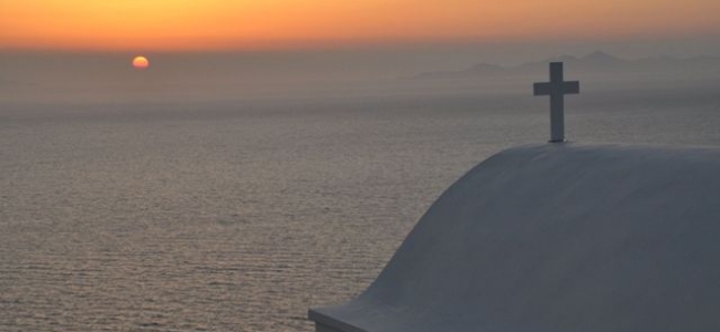 Τα κυκλαδίτικα ξωκλήσια και το "τάμα" του Ελύτη