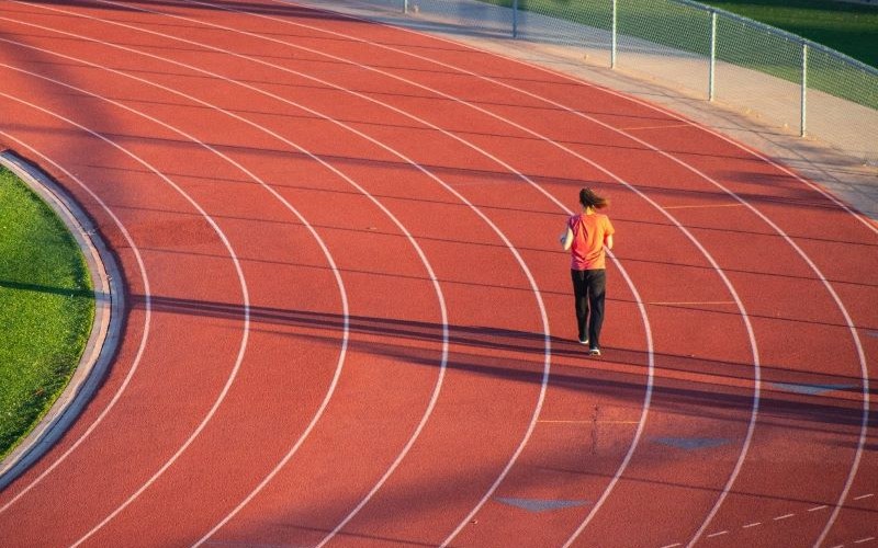 Athletics (Photo credit @https://pixabay.com/el/photos/%CF%84%CF%81%CE%AD%CE%BE%CE%B9%CE%BC%CE%BF-%CE%B3%CF%85%CE%BD%CE%B1%CE%AF%CE%BA%CE%B1-%CF%80%CE%AF%CF%83%CF%84%CE%B1-%CE%AC%CF%83%CE%BA%CE%B7%CF%83%CE%B7-7056590/) Ο προπονητής που φώναζε για καλό